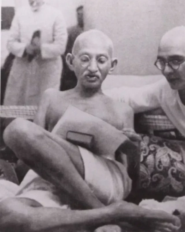 1734670177 877 Mahatma Gandhi Measurements bio height weight shoe size.webp