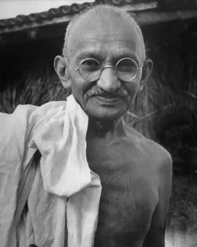 Mahatma Gandhi Measurements bio height weight shoe size.webp