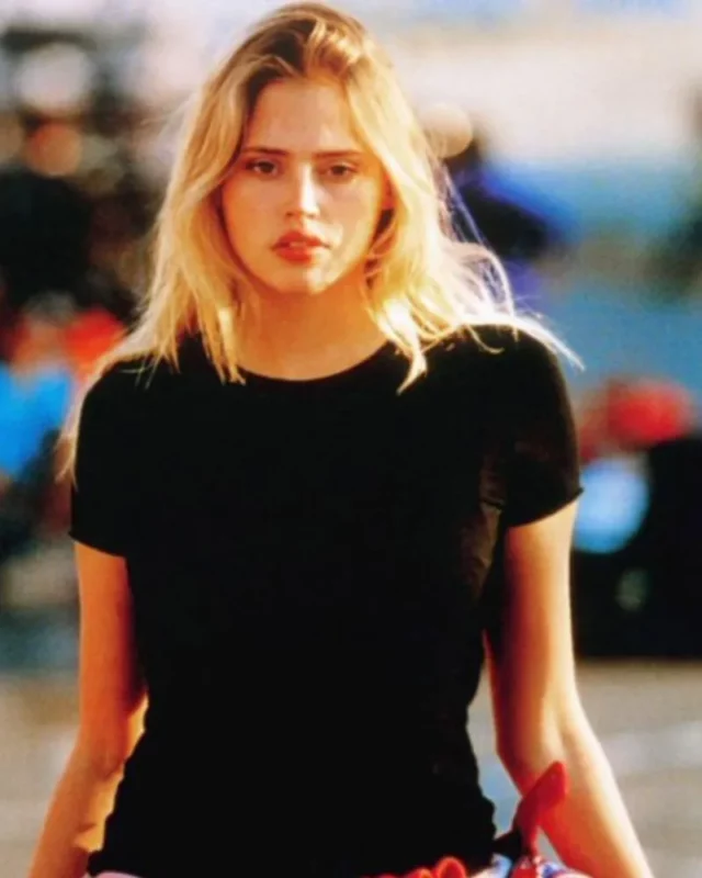 1736146985 345 Estella Warren Measurements bio height weight shoe and bra size.webp