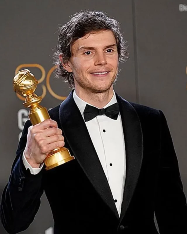 1736147452 34 Evan Peters Measurements bio height weight shoe size.webp