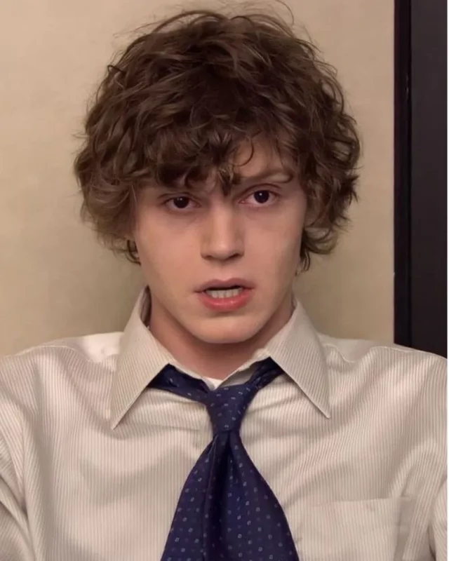 Evan Peters Measurements bio height weight shoe size.webp